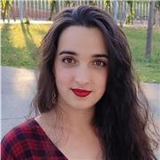 Graduada en bellas artes y especializada en educación artística. Apta para dar clases a cualquier edad.